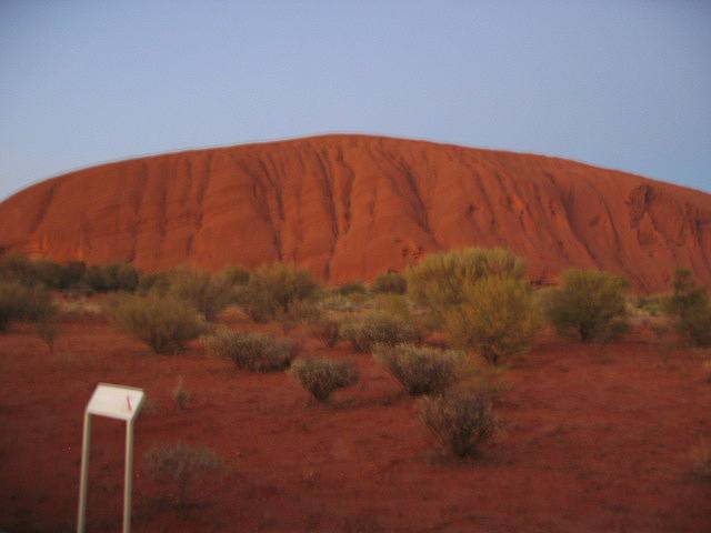 A 331 Lever de soleil sur Uluru.jpg